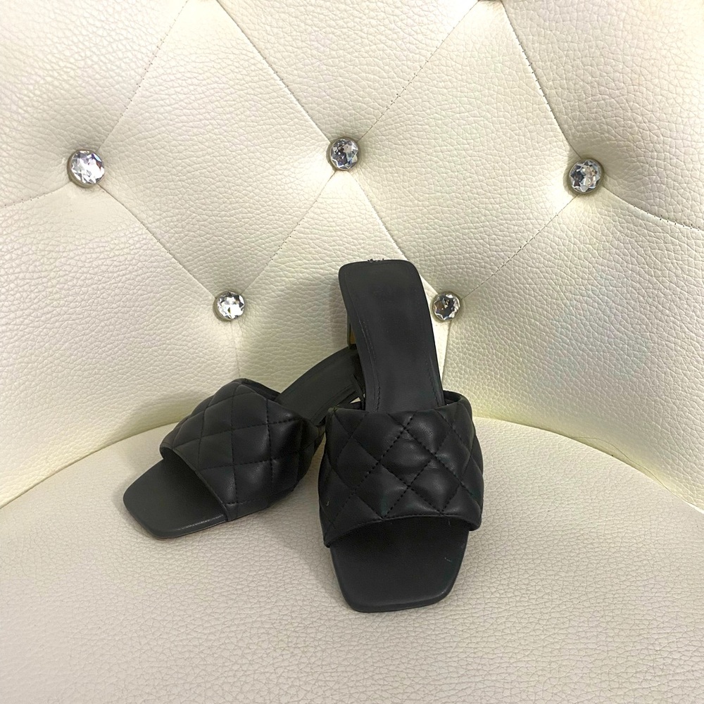 NWOT. Never worn. Quilted style.